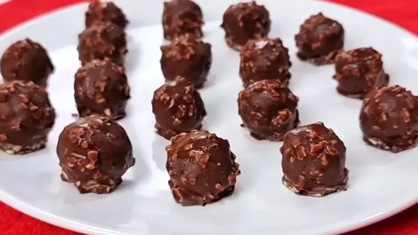 Receita: Bolinhas de Chocolate Saudáveis com Apenas 4 Ingredientes