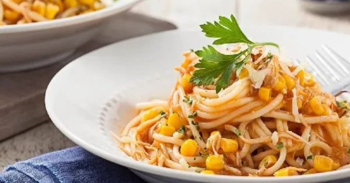 Um Clássico com um Toque de Sabor: Macarrão com Milho e Manteiga que Vai Surpreender Você!