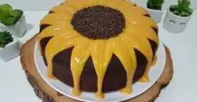 BOLO GIRASSOL QUE DESPERTA OLHARES E SABORES: APRENDA ESSA OBRA DE ARTE COM BRIGADEIRO!
