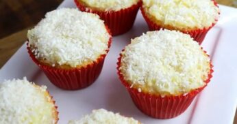 Bolinho de Milho com Beijinho de Coco