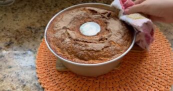 Bolo de Banana Simples e Fofinho