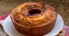 Bolo de Coco com Leite Condensado e Toque de Laranja