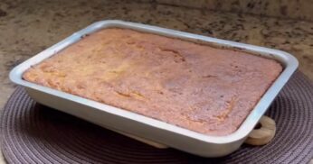 Bolo de Fubá Cozido com Coco e Requeijão, sem Farinha de Trigo