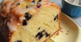 Esse Bolo Delicioso Tem um Segredo: O Iogurte Natural Transforma a Textura – Você Precisa Provar!