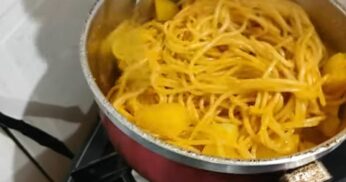Macarrão com Batata e Linguiça: Rápido e Delicioso!