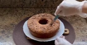 O Bolo Mais Fofinho e Cheiroso do Mundo: Bolo de Canela e Coco