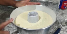 Bolo de Abacaxi Simples e Delicioso