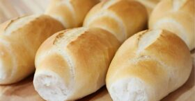 Descubra Como Fazer o Pão Francês Caseiro Perfeito: Crocante por Fora e Macio por Dentro!