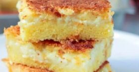 Esse Bolo de Fubá Cremoso Vai Te Surpreender: Cremoso em Cima, Macio em Baixo e com Sabor de Casa!
