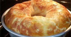 O SEGREDO PARA O BOLO COM QUEIJO MAIS GOSTOSO QUE VOCÊ JÁ PROVOU!