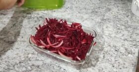 Salada de Beterraba Crua Simples e Saborosa
