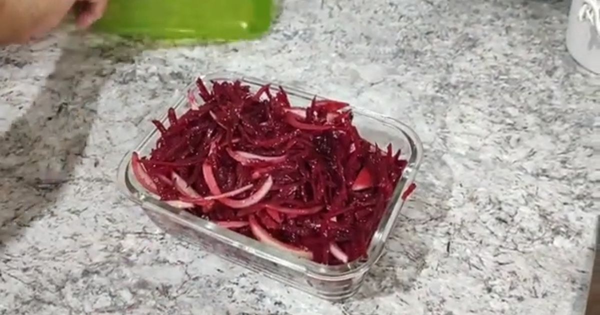 Salada de Beterraba Crua Simples e Saborosa