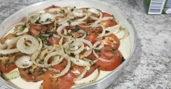 Torta de Tomate e Cebola: Simples e Saborosa!