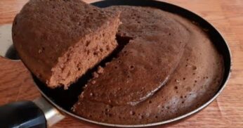 Bolo de Chocolate na Frigideira: O Segredo dos 20 Minutos Sem Forno que Vai Salvar Seu Lanche!