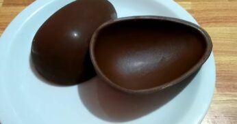 Como Fazer Ovo de Páscoa de Chocolate com Forma de Três Partes
