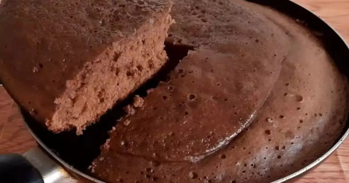 Bolo de Chocolate na Frigideira: Fica Pronto em 20 Minutos e Não Precisa de Forno!